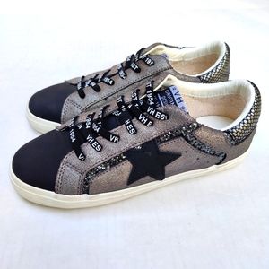 VINTAGE HAVANA Sage Star Sneaker - Size 7.5